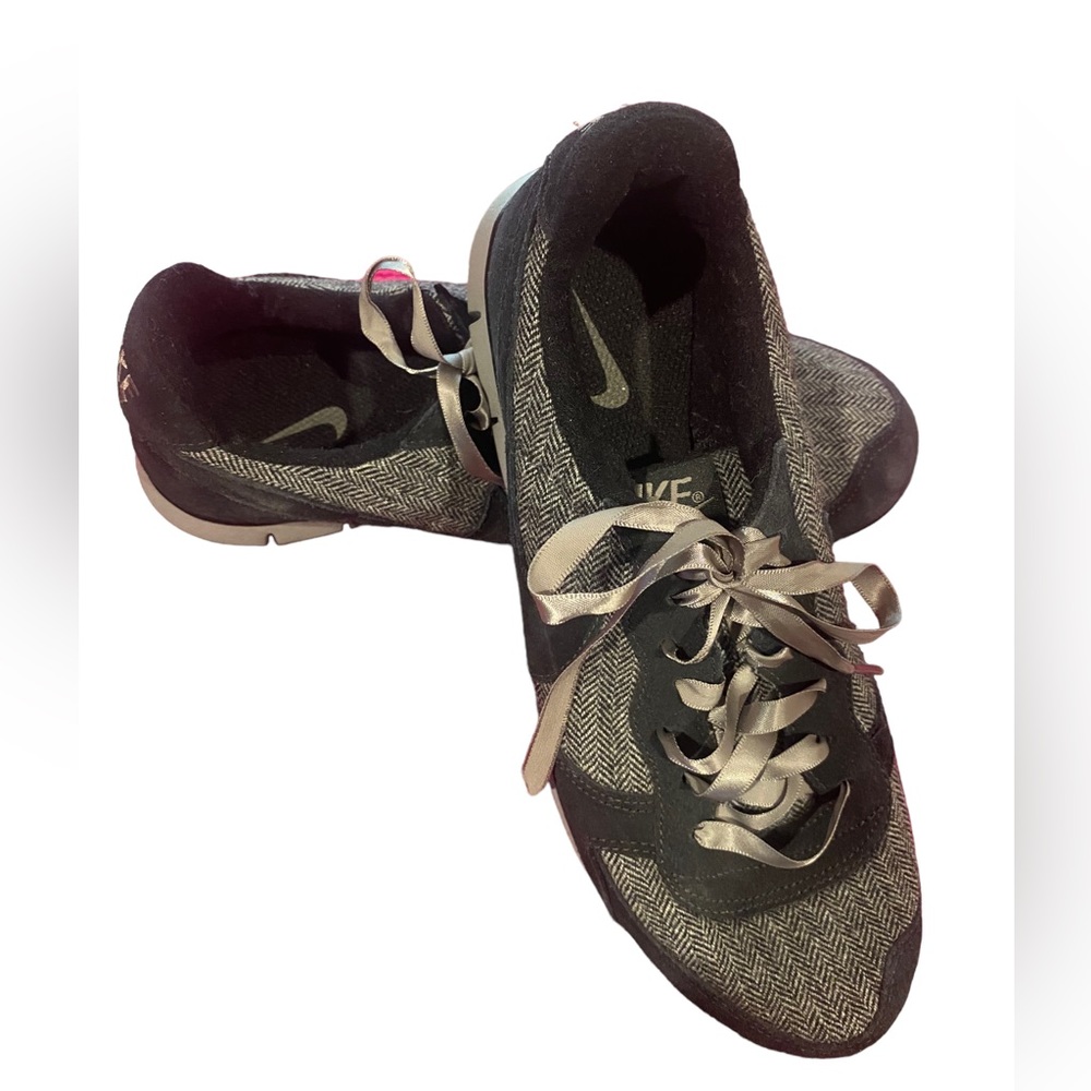 NWOB Rare Nike Ribbon Shoes